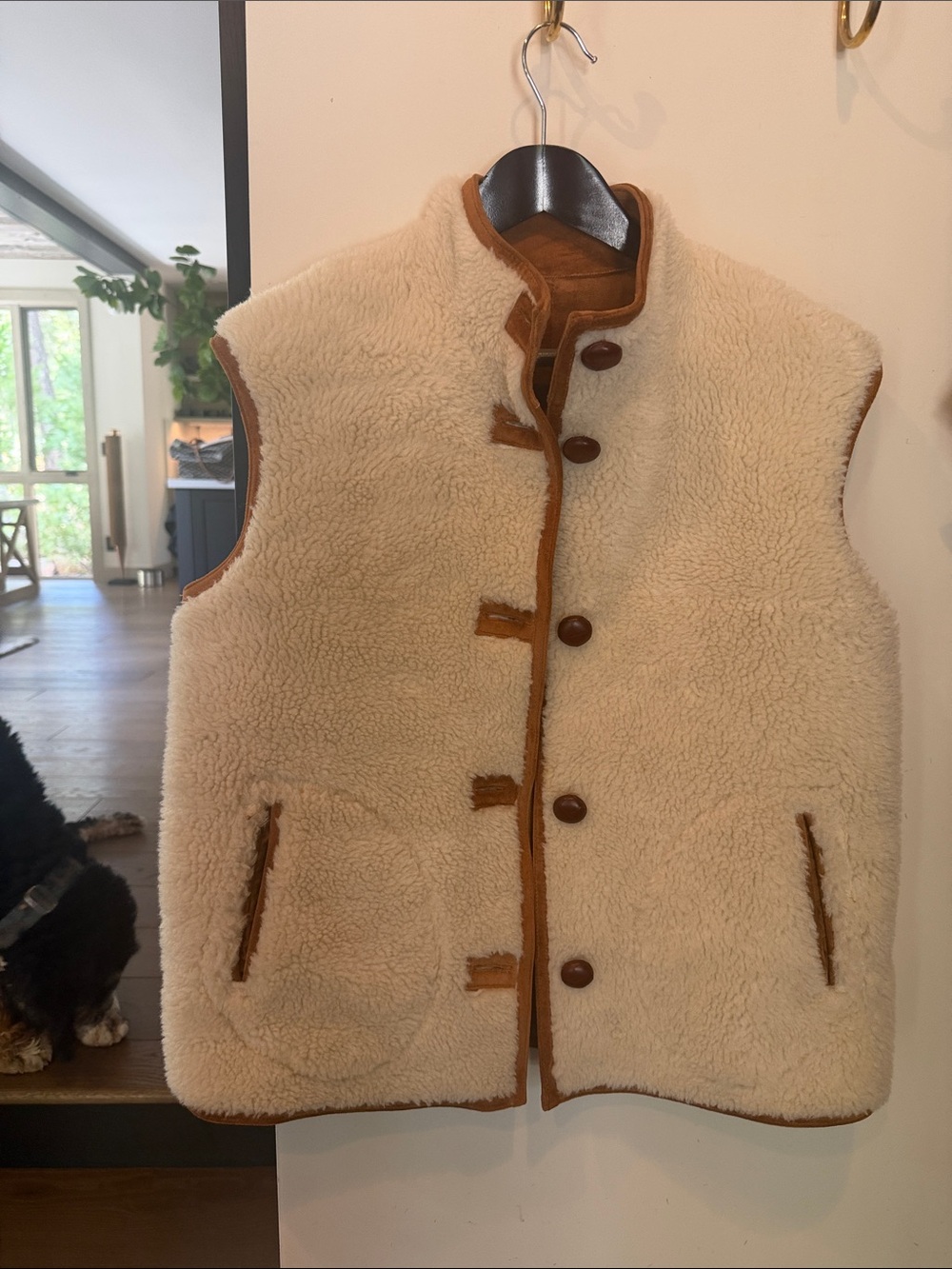 Mango Reversible Cream Sherpa Toggle Vest with Brown Trim size Medium